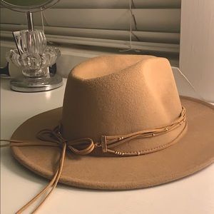 Tan boohoo hat